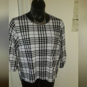 Womans Black and White Shirt